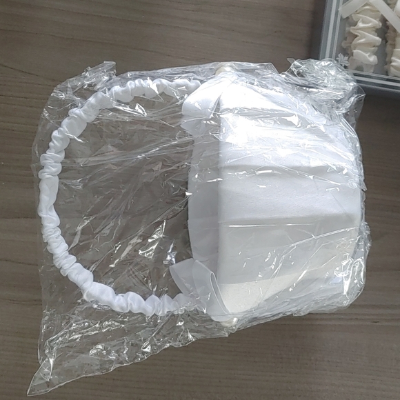 Bridal accessories - Picture 2 of 4